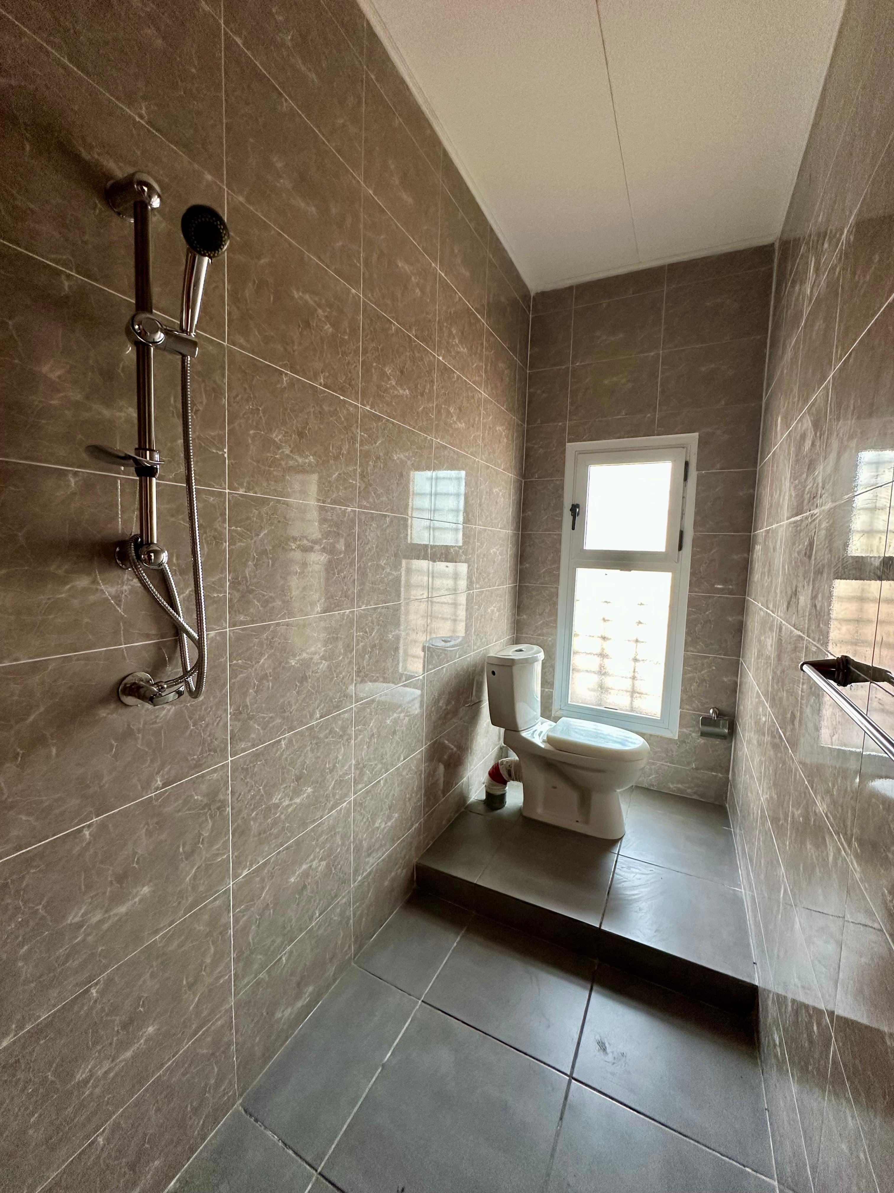 LOCAL COMMERCIAL A LOUER - image 10