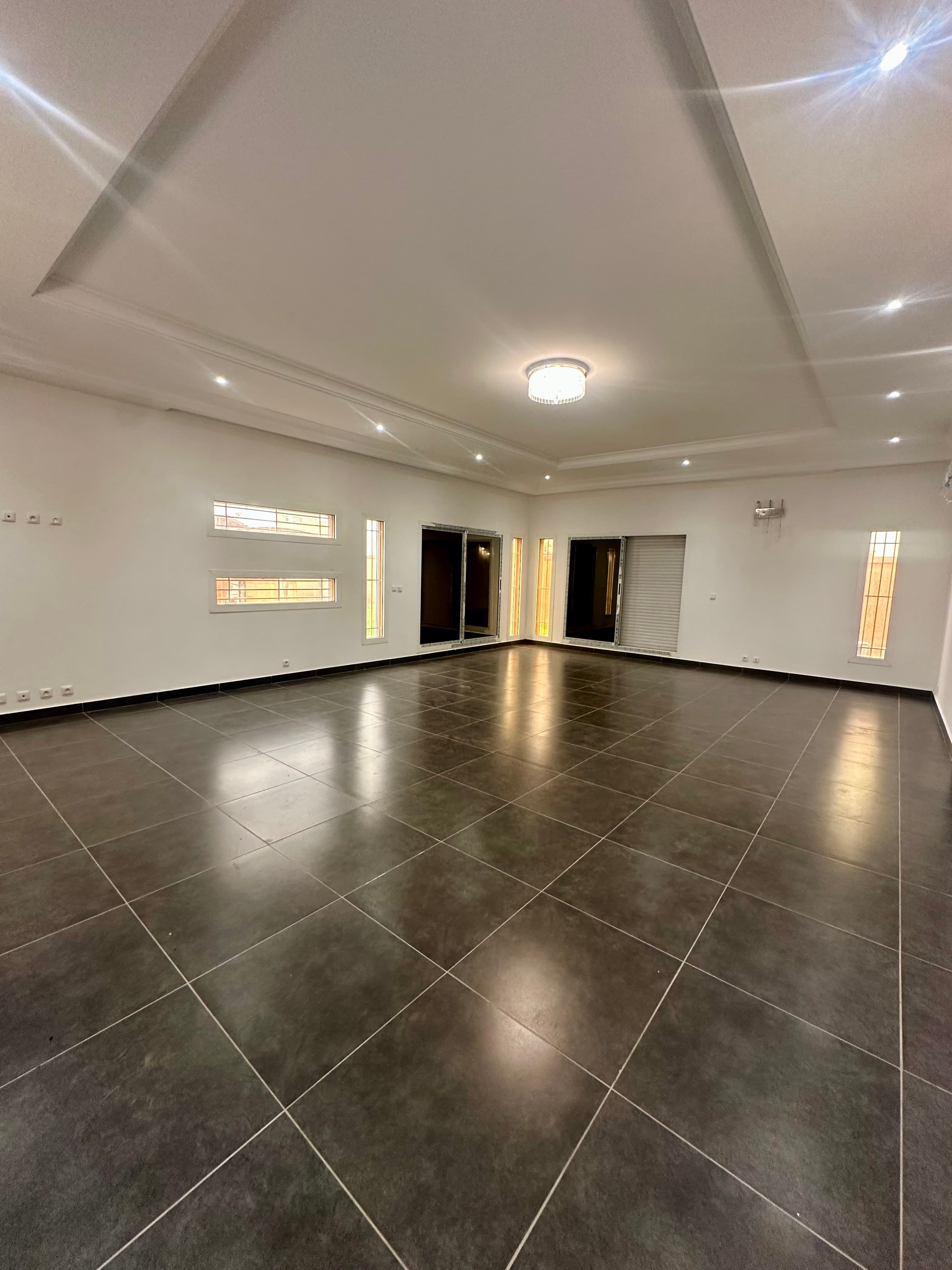 VILLA À VENDRE - image 2